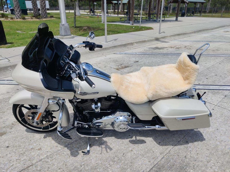Full Pelt with Straps Sheepskin Buttpad®